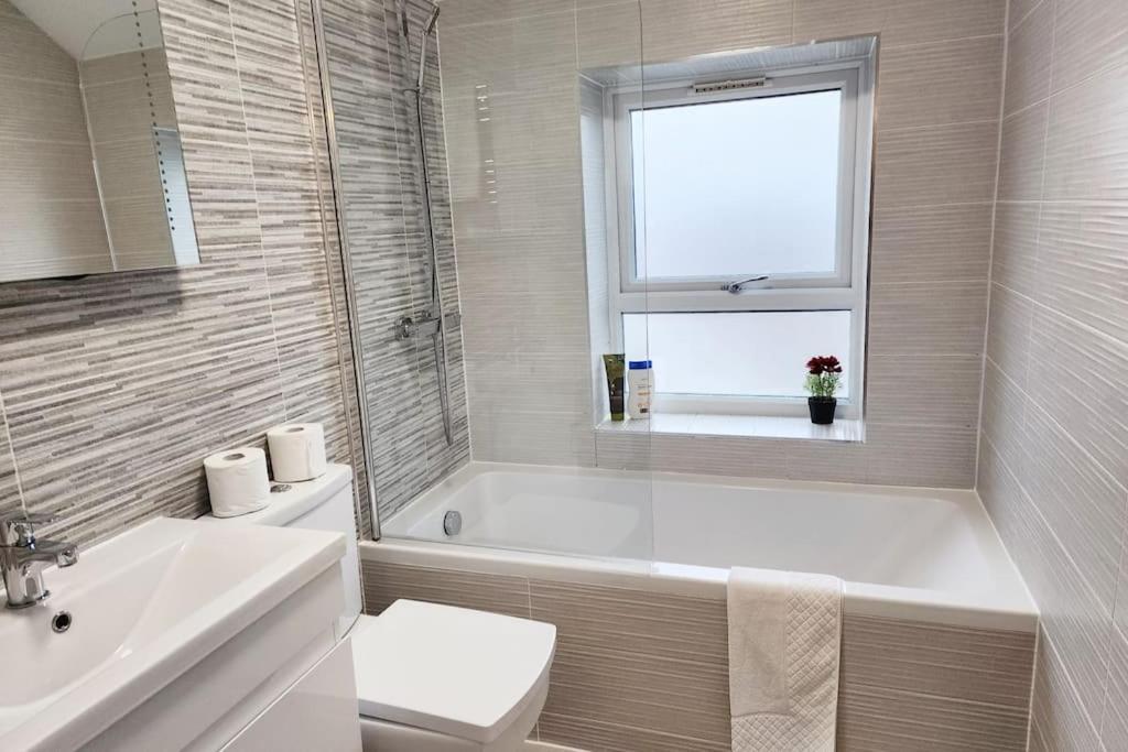 Horizon House, Modern 2-Bedroom Flat 2, Parking, Netflix, Oxford Exteriér fotografie